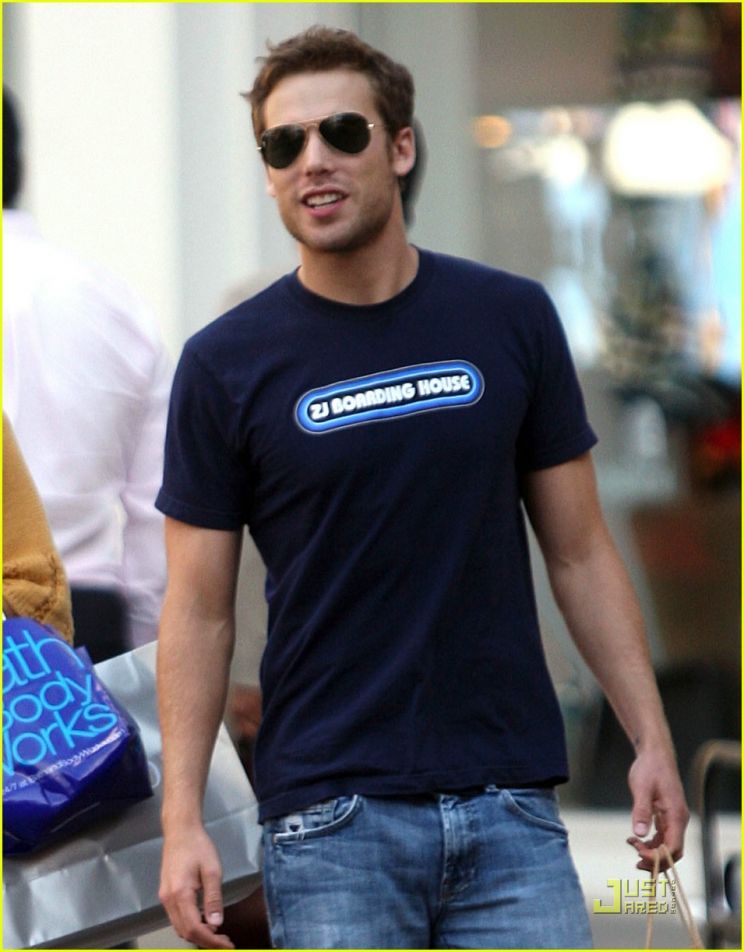 Dustin Milligan