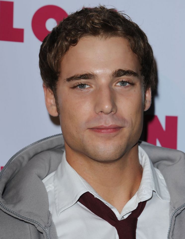 Dustin Milligan