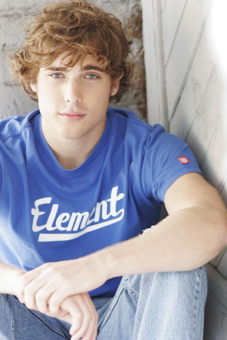 Dustin Milligan