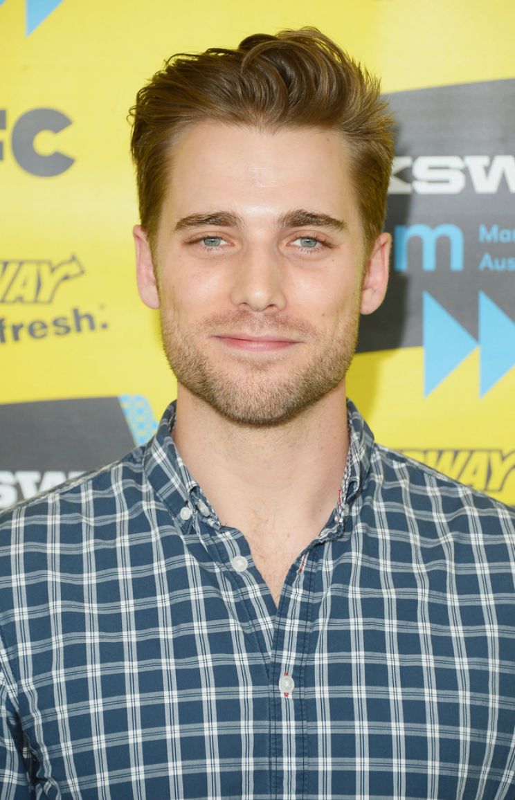Dustin Milligan