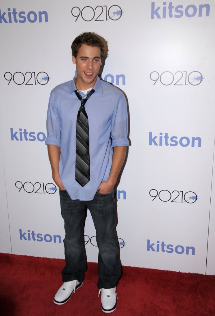 Dustin Milligan