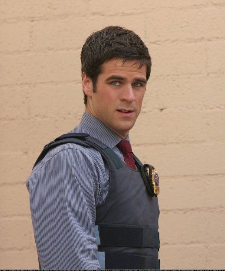 Eddie Cahill