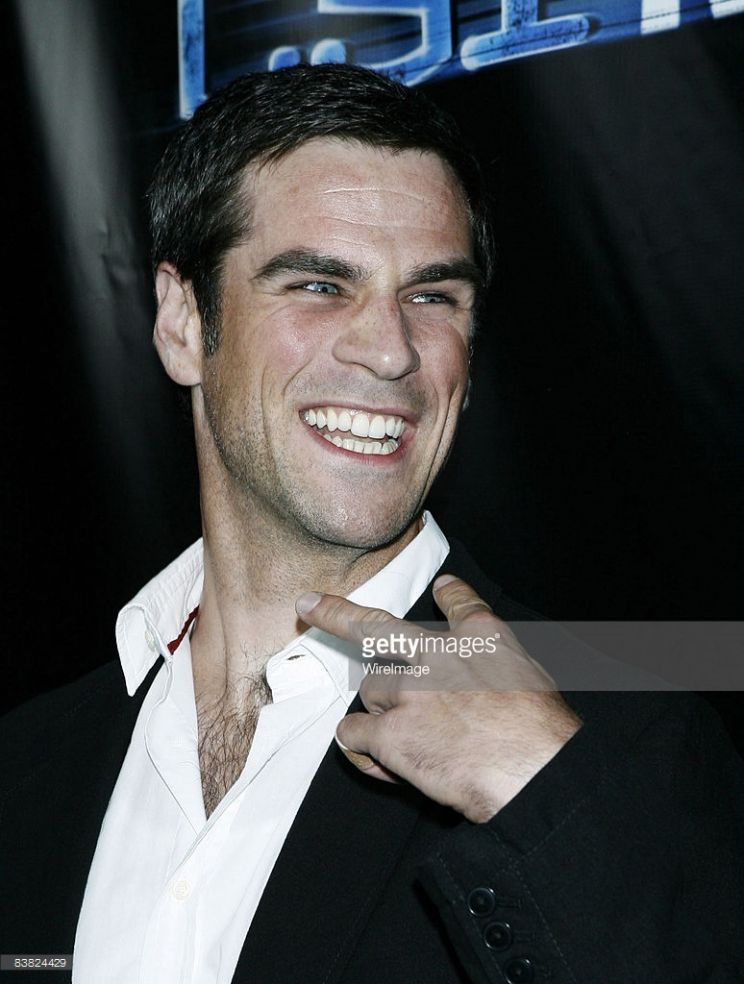 Eddie Cahill