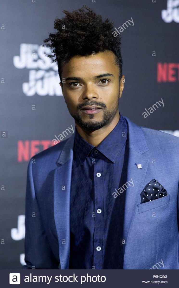 Eka Darville