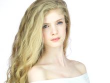 Elena Kampouris