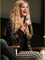 Elena Kampouris photo