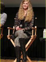 Elena Kampouris