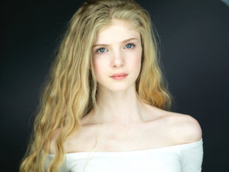 Elena Kampouris