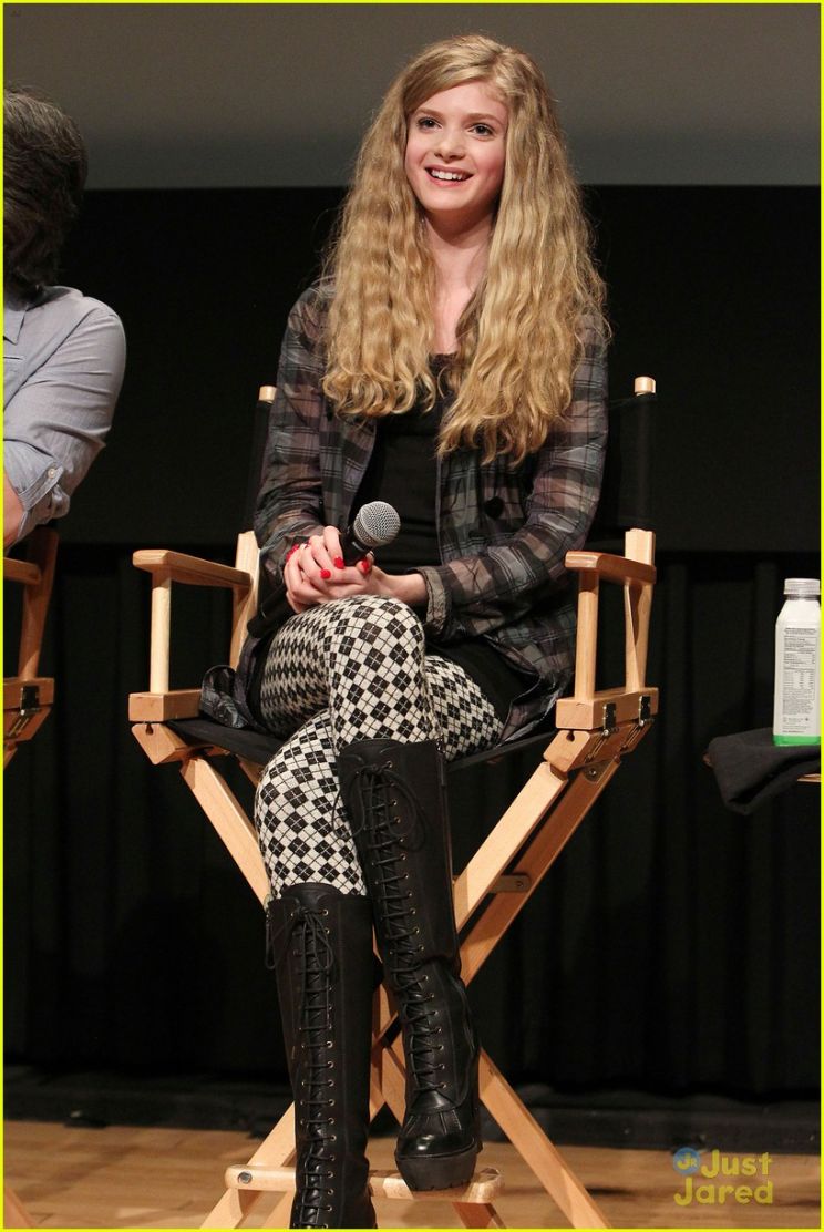Elena Kampouris
