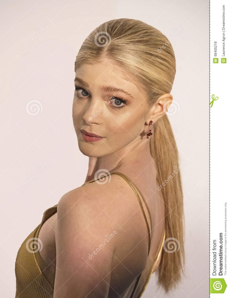 Elena Kampouris