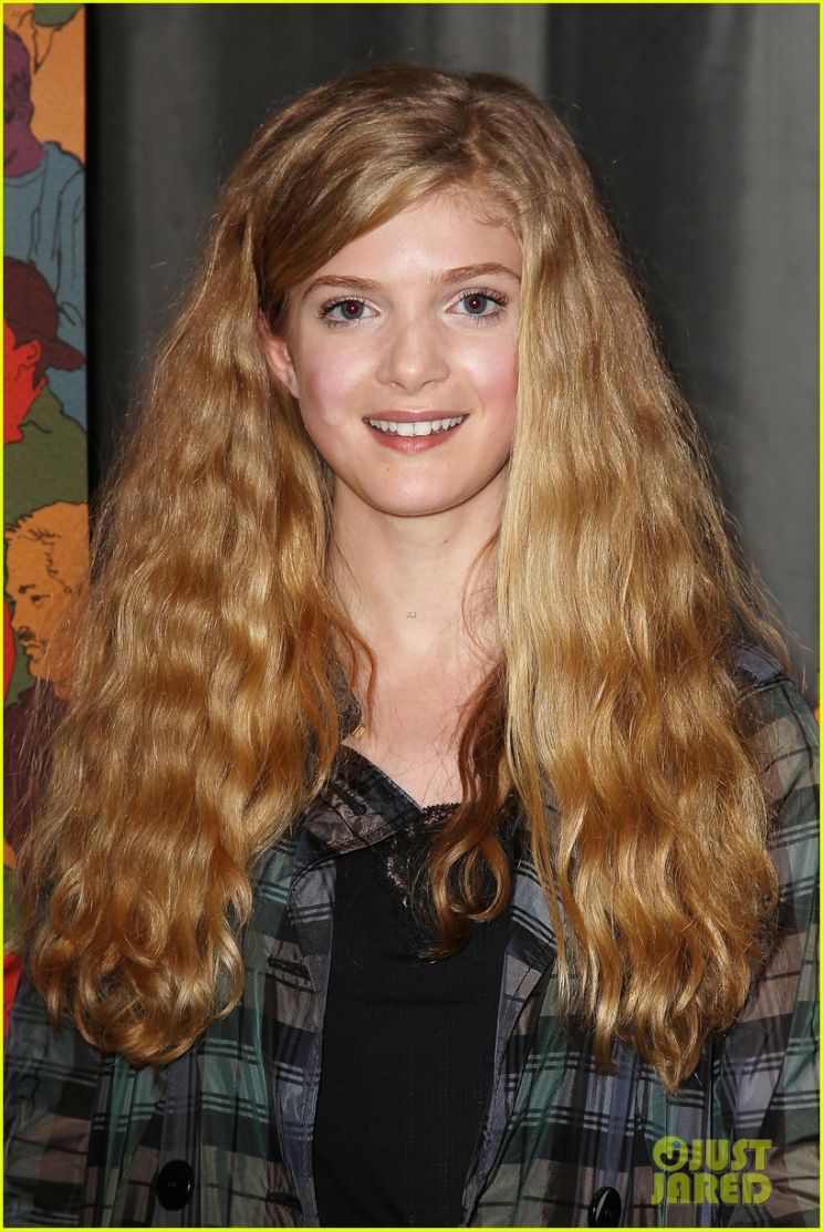 Elena Kampouris