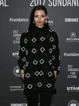 Eline Powell #1678054 picture (Portrait Medium)