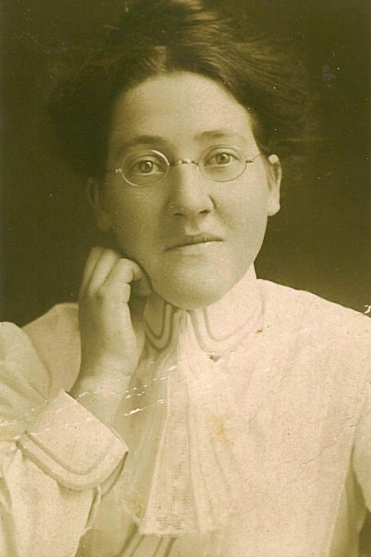Elizabeth Earl