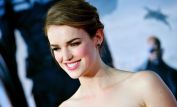 Elizabeth Henstridge