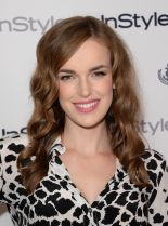 Elizabeth Henstridge photo