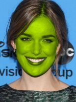 Elizabeth Henstridge photo