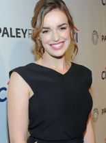 Elizabeth Henstridge photo