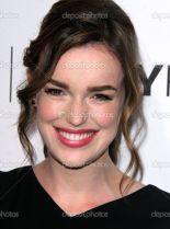 Elizabeth Henstridge