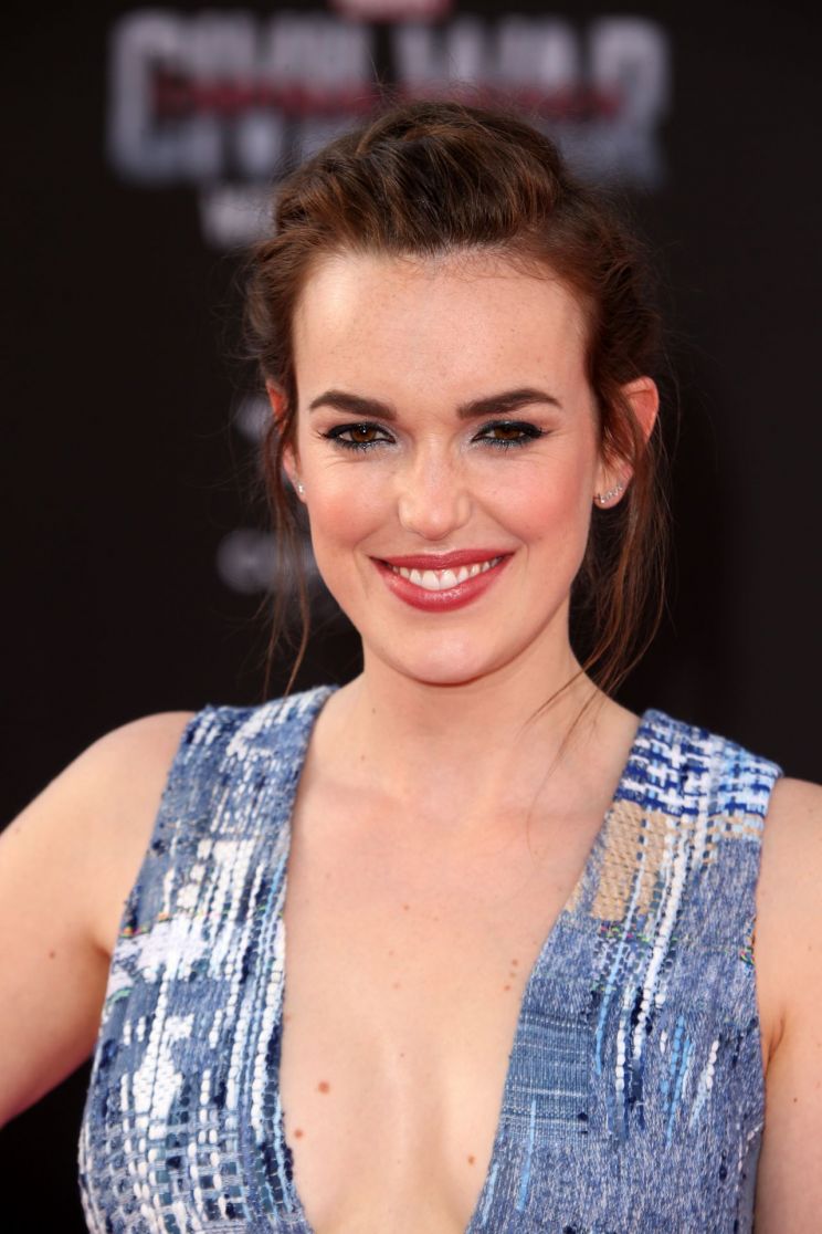 Elizabeth Henstridge