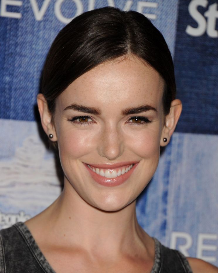 Elizabeth Henstridge