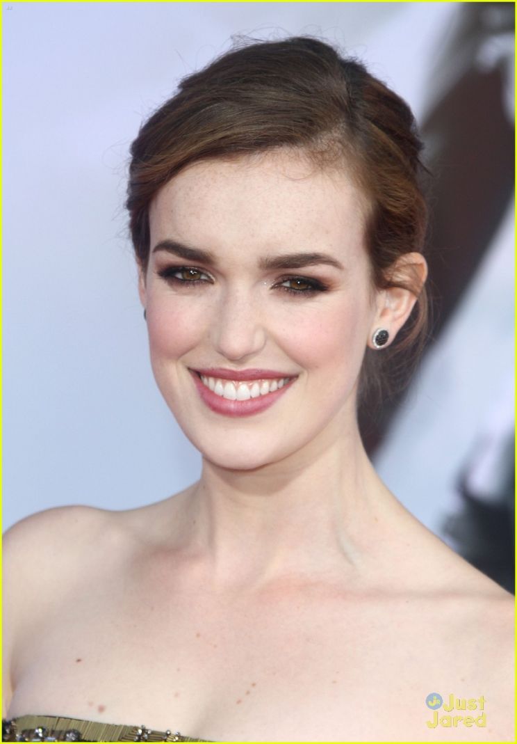 Elizabeth Henstridge