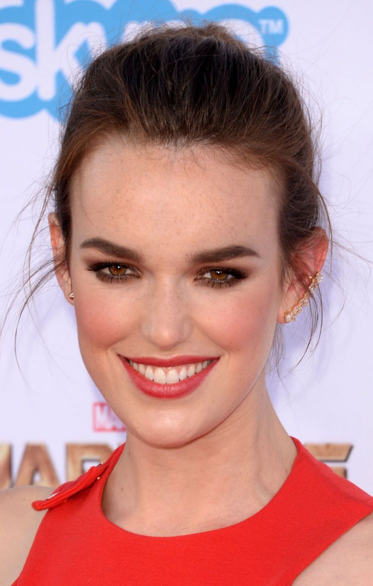 Elizabeth Henstridge