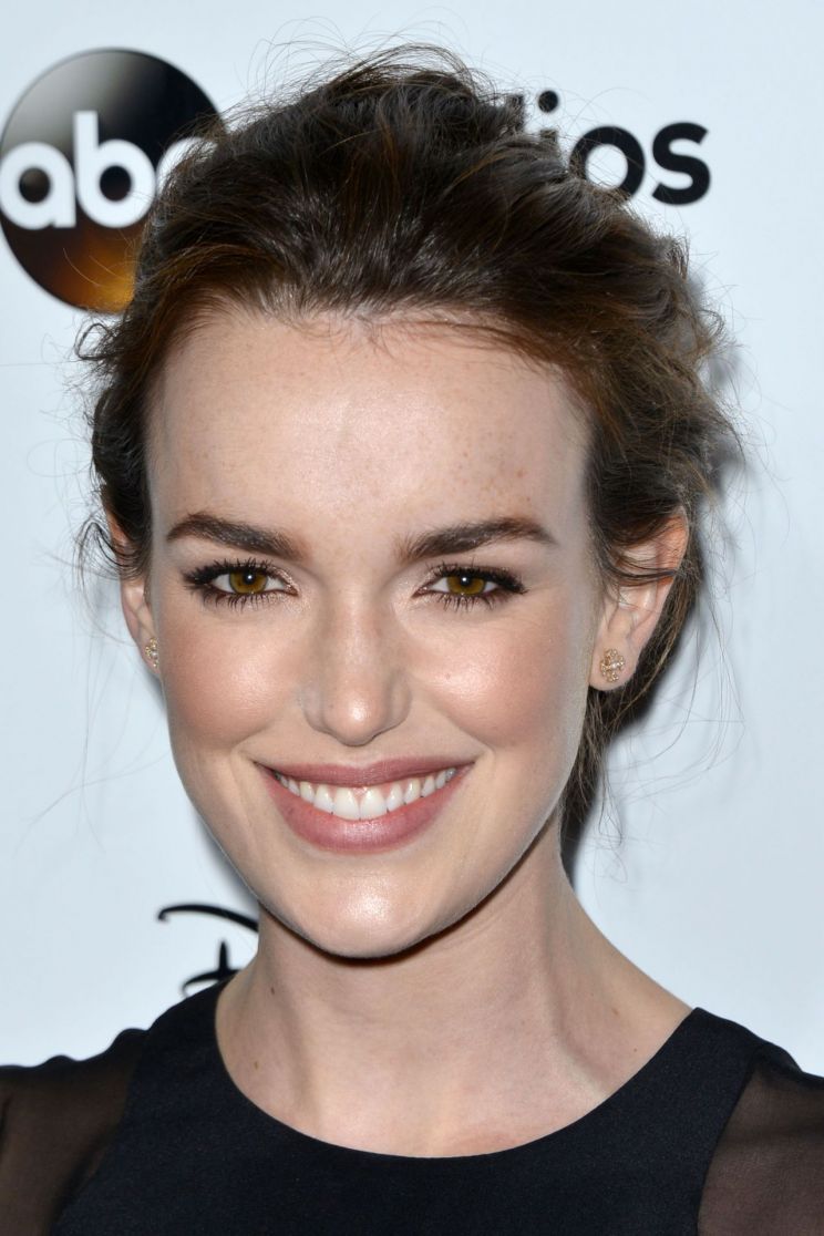 Elizabeth Henstridge