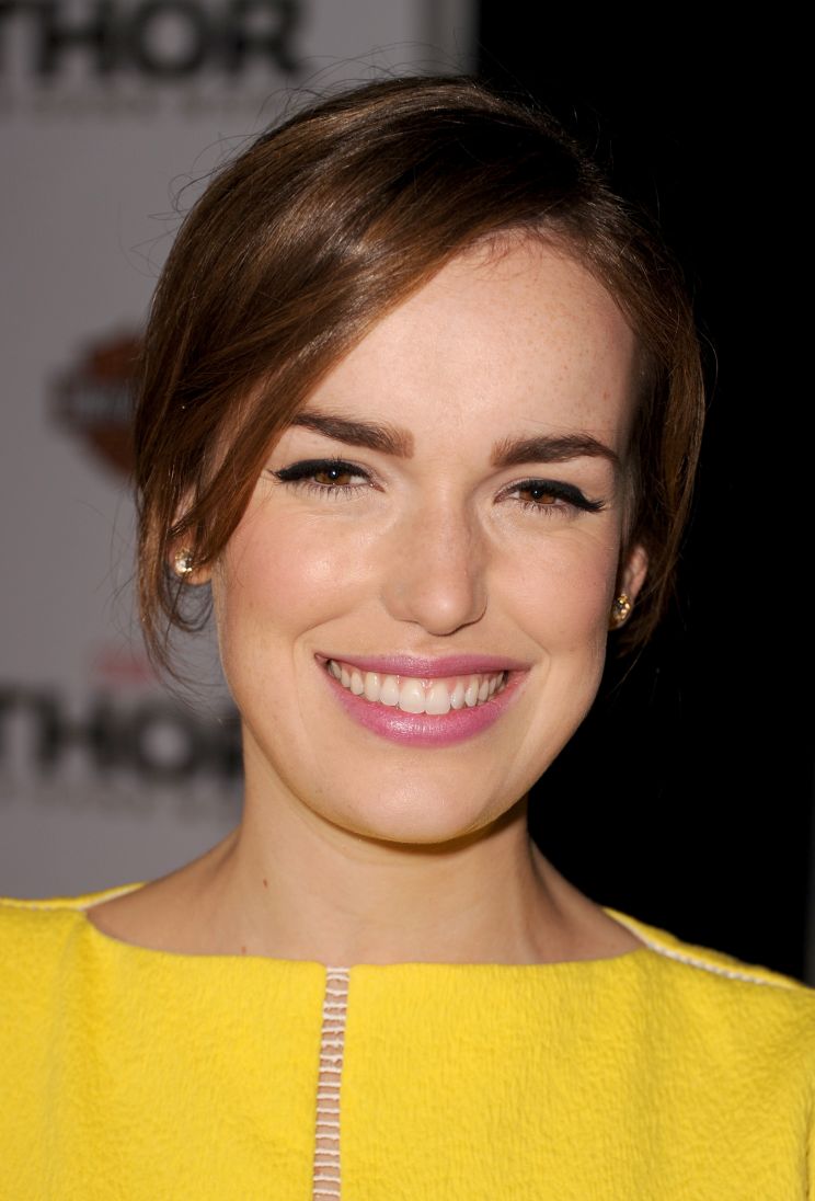 Elizabeth Henstridge
