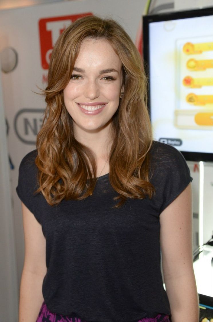 Elizabeth Henstridge