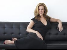 Elizabeth Perkins
