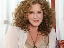 Elizabeth Perkins