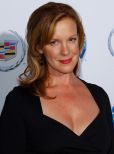 Elizabeth Perkins