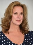 Elizabeth Perkins