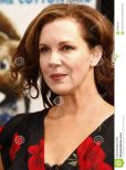 Elizabeth Perkins