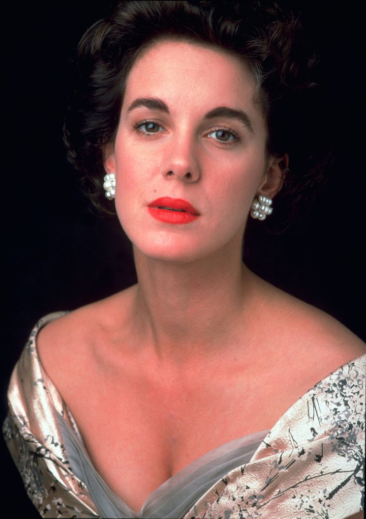 Elizabeth Perkins
