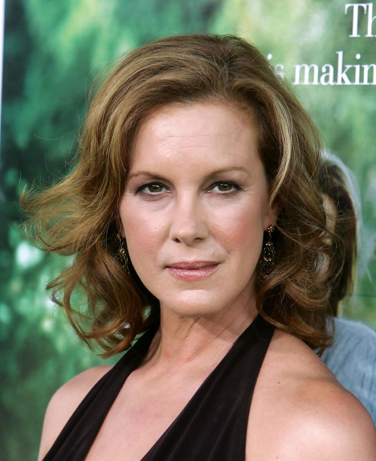 Elizabeth Perkins