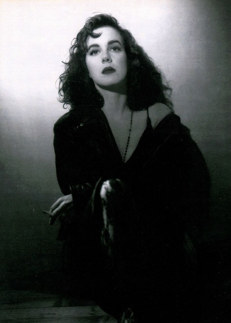 Elizabeth Perkins