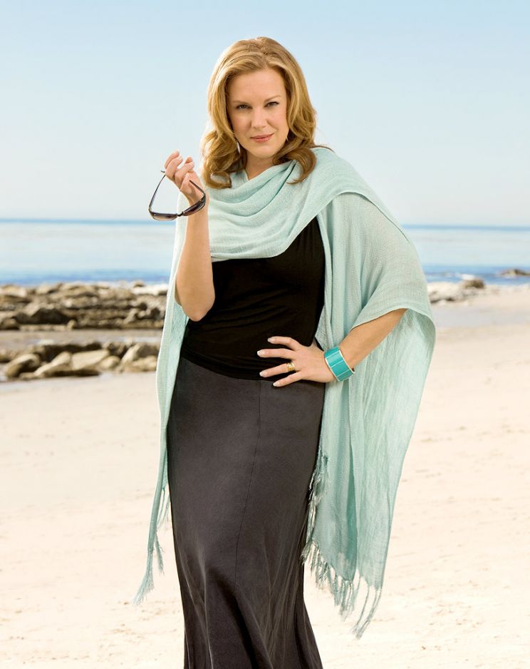 Elizabeth Perkins