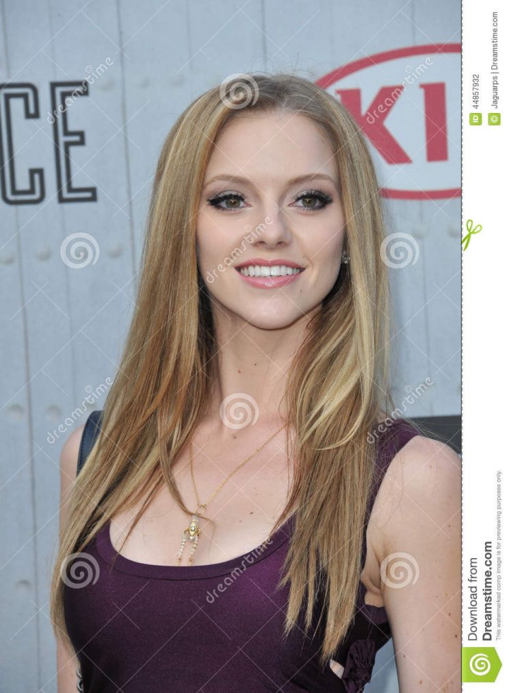 Elle Evans