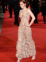 Ellie Bamber photo