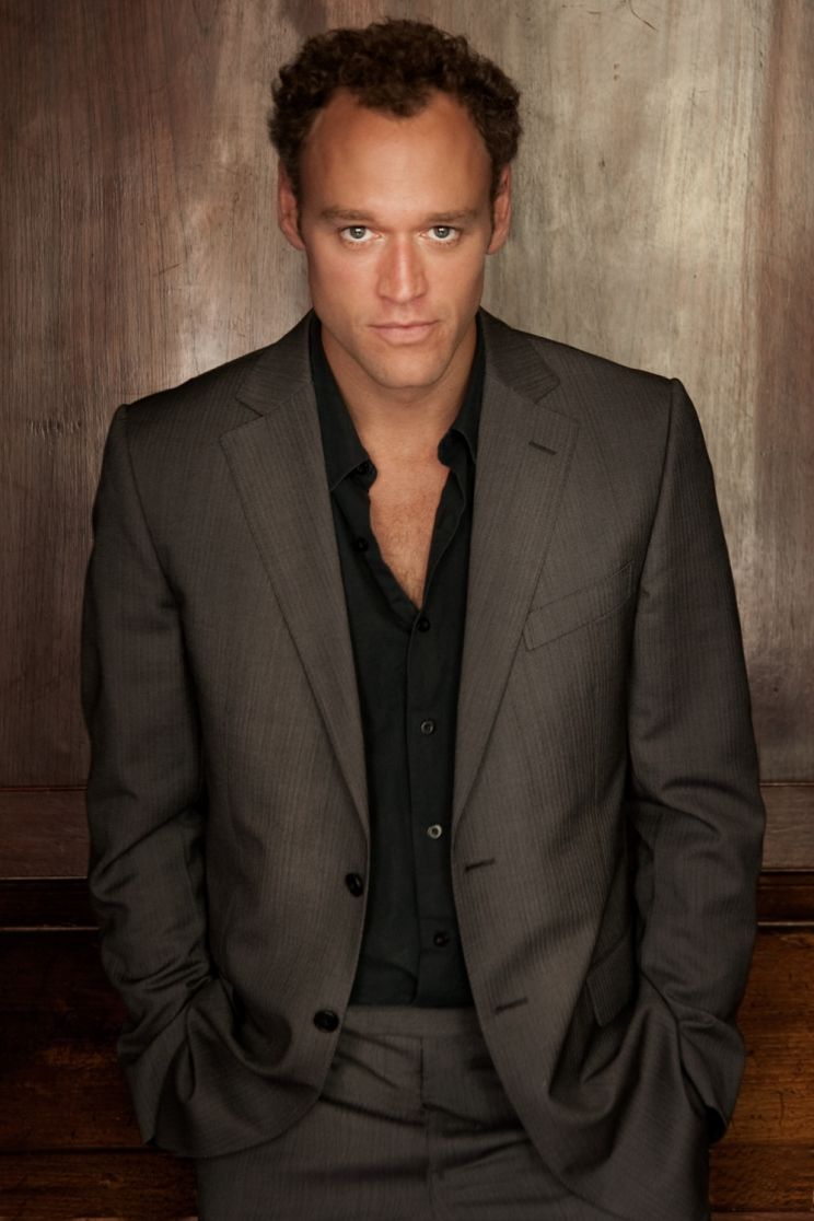 Elliot Cowan