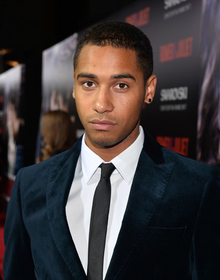 Elliot Knight