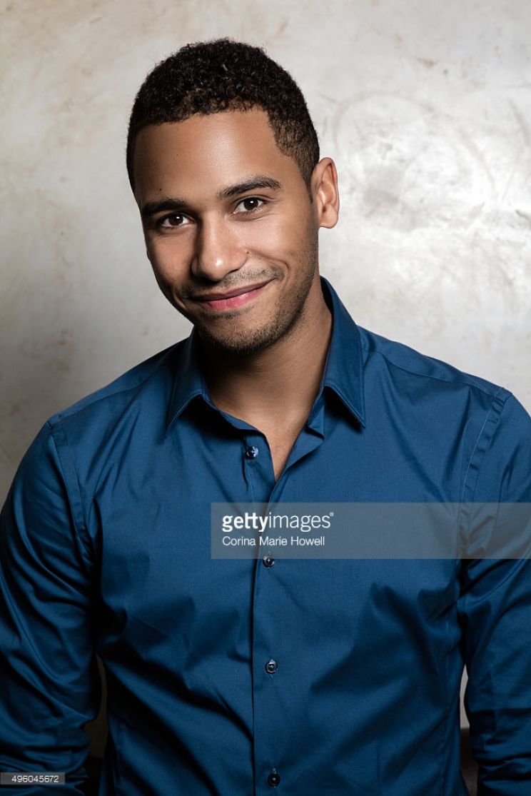 Elliot Knight