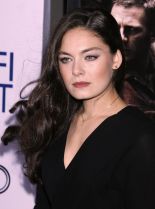 Elyssa Davalos photo
