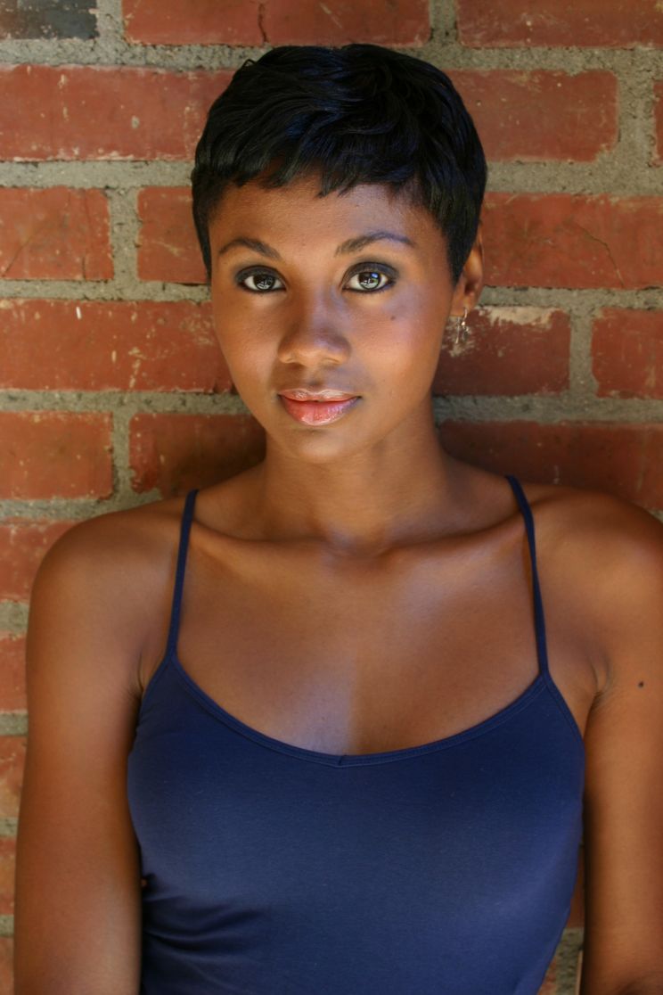 Emayatzy Corinealdi