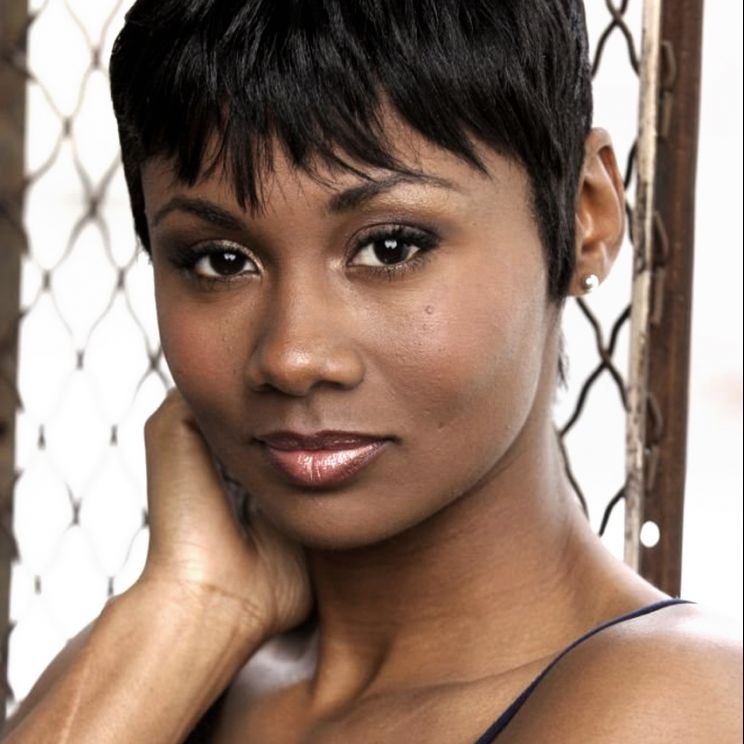 Emayatzy Corinealdi