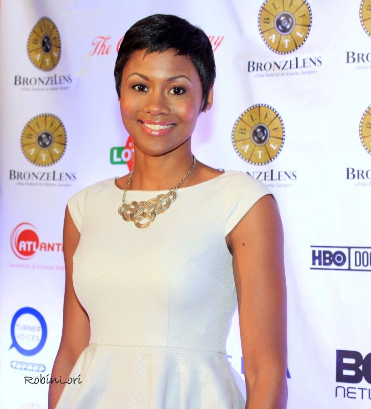 Emayatzy Corinealdi