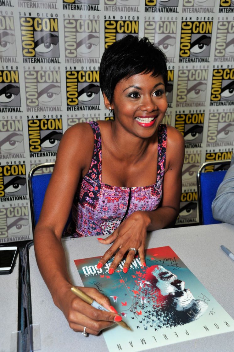 Emayatzy Corinealdi