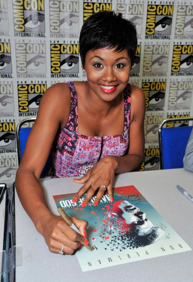 Emayatzy Corinealdi