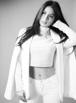 Emeraude Toubia photo